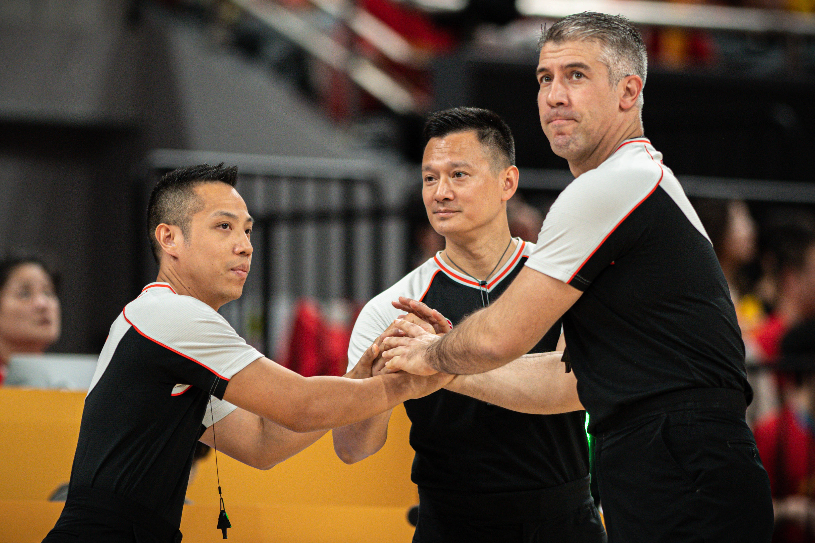 包含窗口期CBA季后赛传出新动向，浙江队内部沟通，管理层表态——球迷炸锅，纪律约束更严格的词条